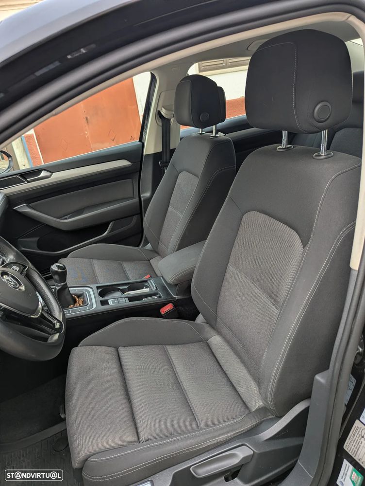 VW Passat 1.6 TDI Confortline - 11