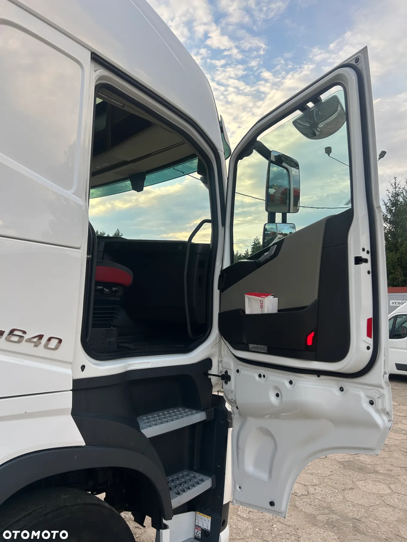 Volvo FH 460 GAZ LNG + DIESEL / PRZEBIEG TYLKO 557 767 KM / 2019 ROK !! - 30