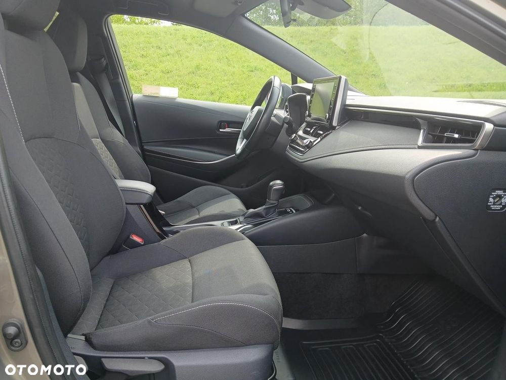 Toyota Corolla 1.8 Hybrid Comfort - 17