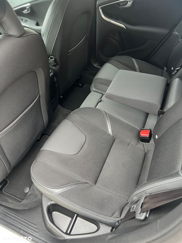 Volvo V40 D2 Drive-E Momentum - 13