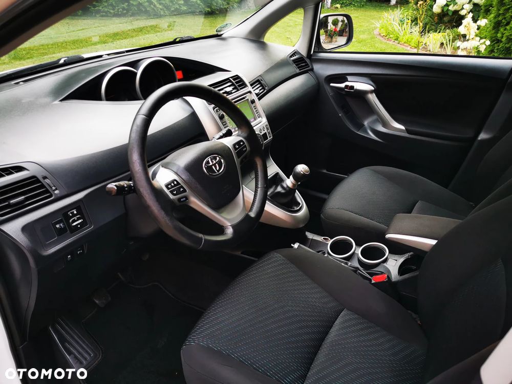 Toyota Verso 1.8 Premium 7os - 9