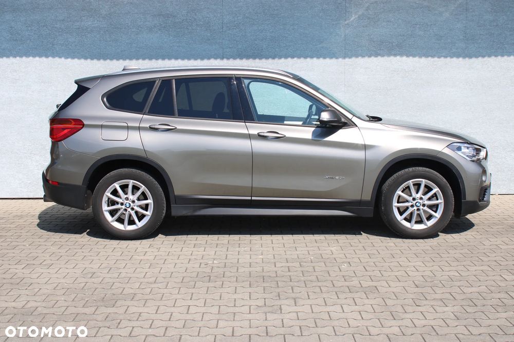 BMW X1 xDrive20i Advantage - 6