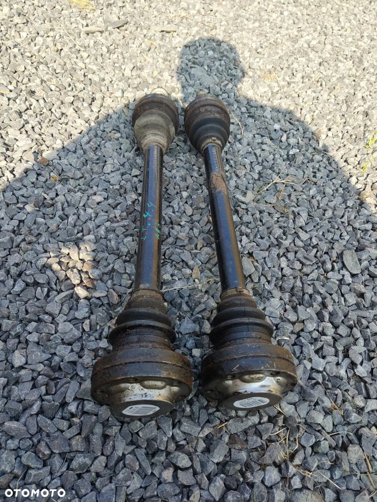 BMW e60 4.4 n62b44 PÓŁOŚ TYLNA 7521133 Lewa Prawa