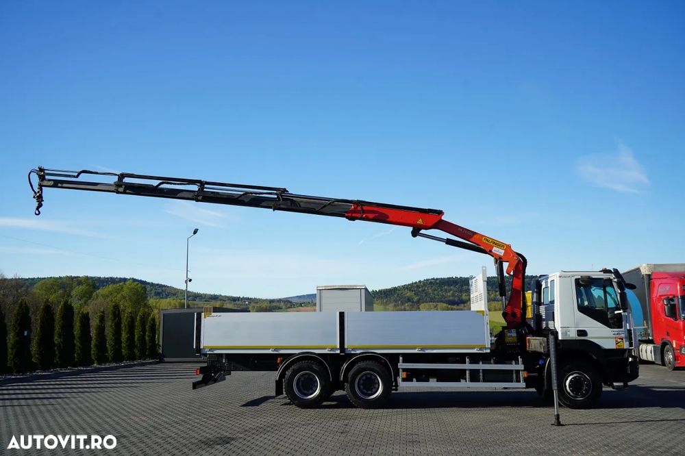 Iveco TRAKKER 410 / LIVRARE - 6,5 M + PALFINGER PK 19.001 SLD / PODEA RESISTENTĂ / 3 LOCURI / TELECOMANDĂ/ - 5