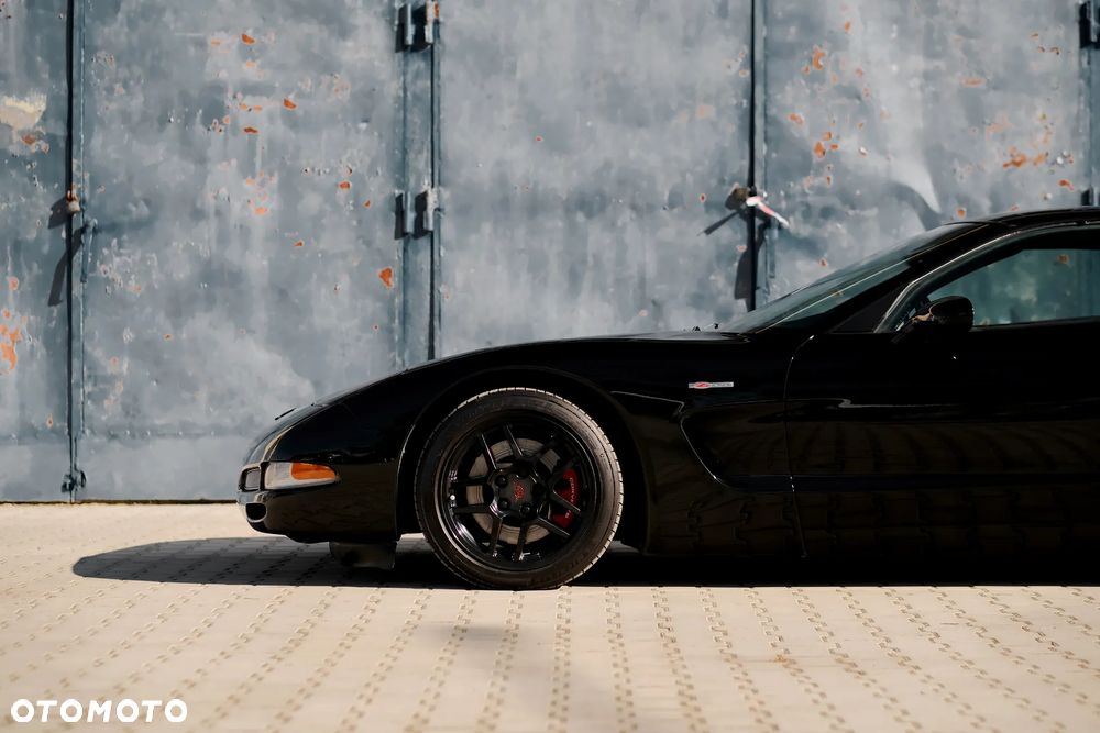 Chevrolet Corvette - 25