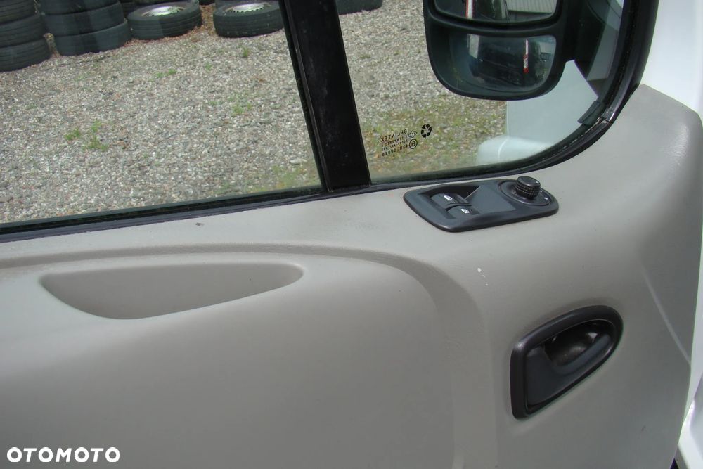 Renault Trafic - 8