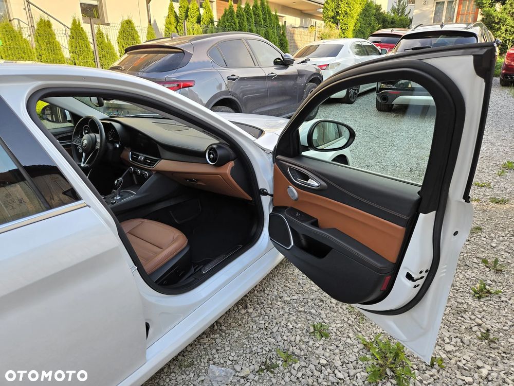 Alfa Romeo Giulia 2.0 Turbo 16V AT8-Q4 Ti - 30