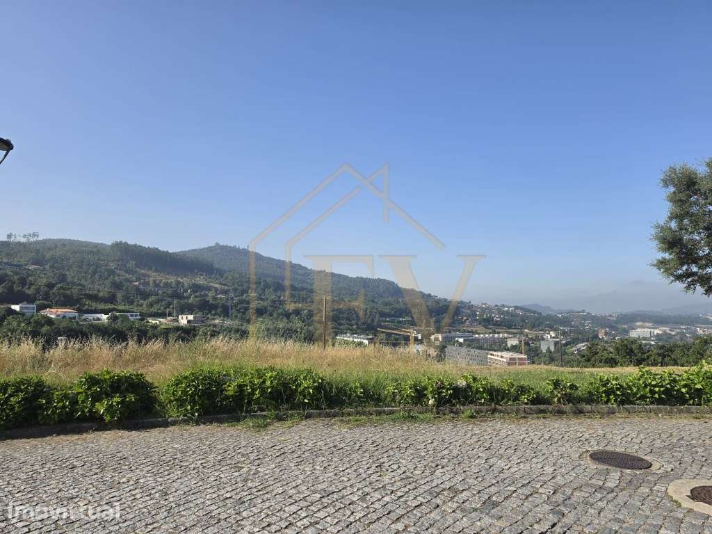 Terreno com 375m2 com vistas para a conhecida montanha da penha - Grande imagem: 2/3