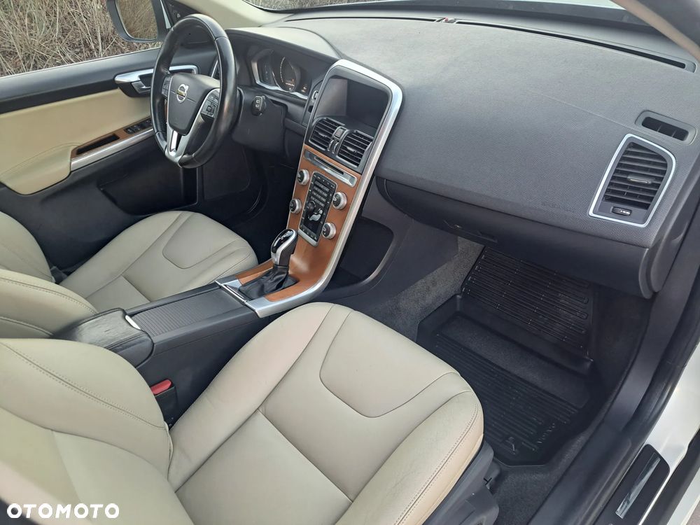 Volvo XC 60 T6 AWD Geartronic Summum - 16