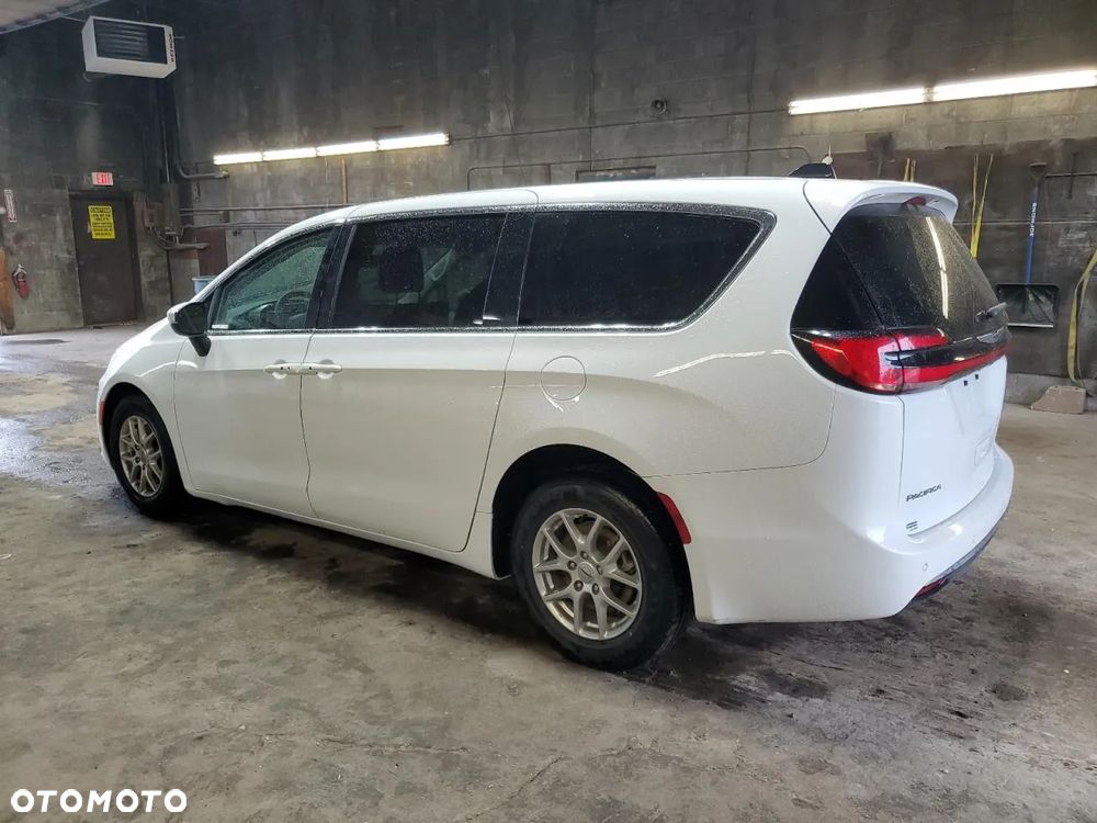 Chrysler Pacifica - 3