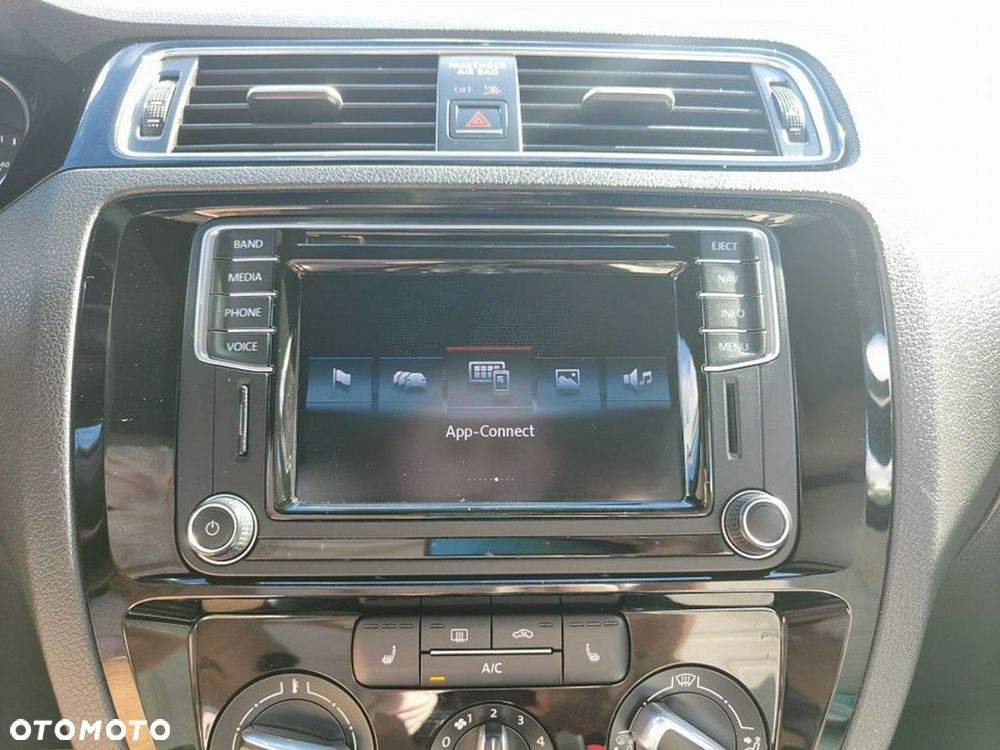 Volkswagen Jetta 1.8T SE - 17