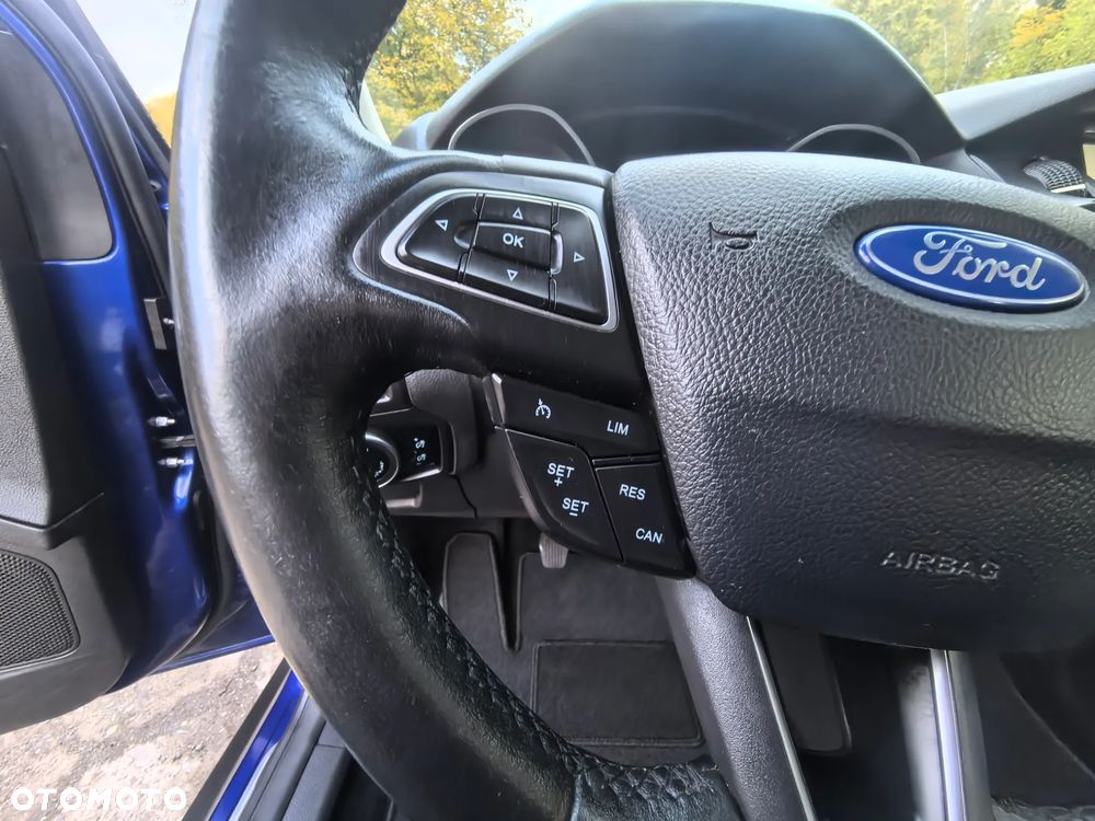 Ford Focus 1.0 EcoBoost Titanium - 27