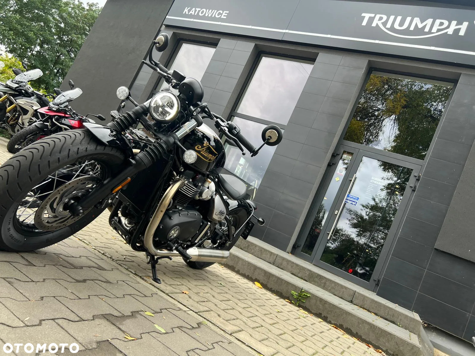 Triumph Bonneville Bobber - 3
