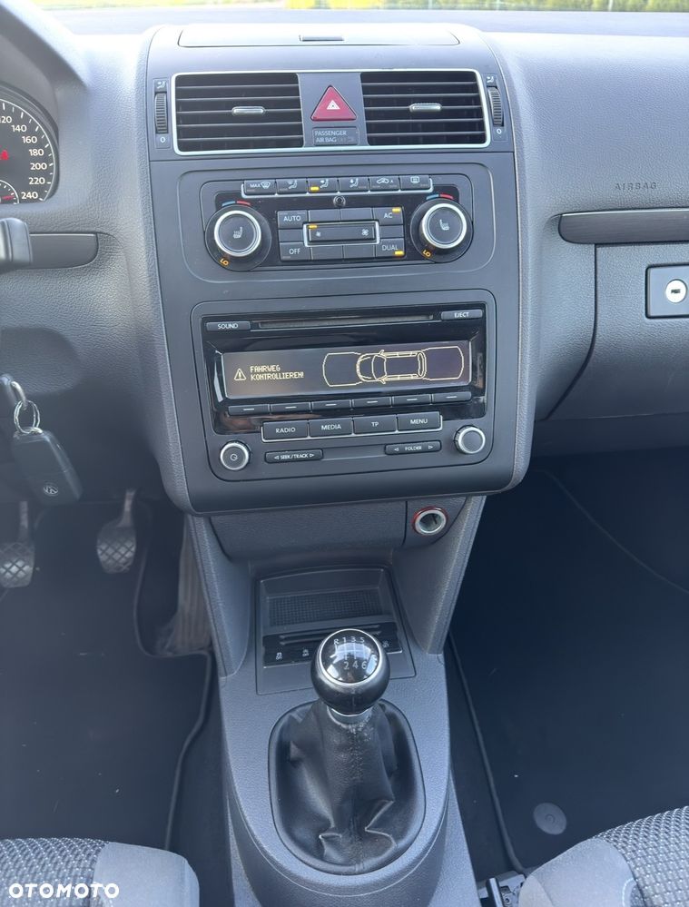 Volkswagen Touran 1.6 TDI DPF BlueMotion Technology Highline - 11