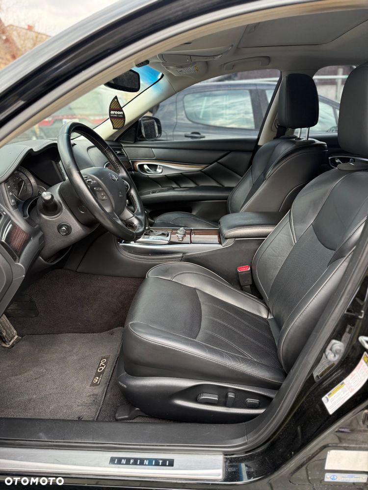 Infiniti Q70 - 6
