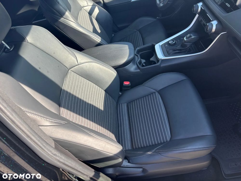 Toyota RAV4 2.5 Hybrid Black Edition by JBL 4x4 - 26