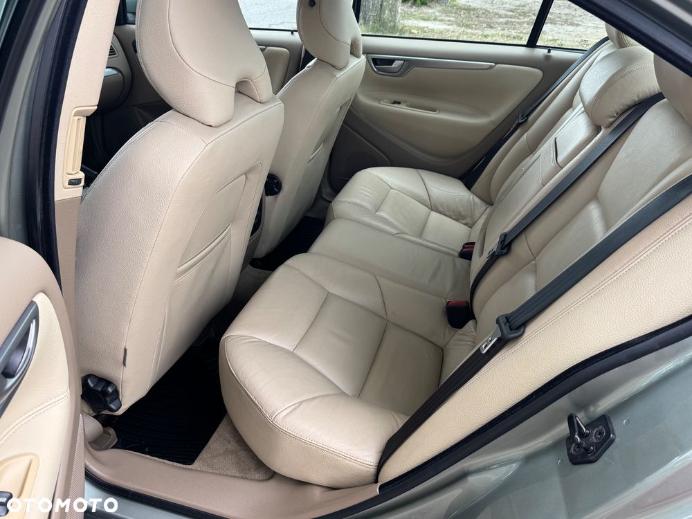 Volvo S60 2.4D Momentum - 26