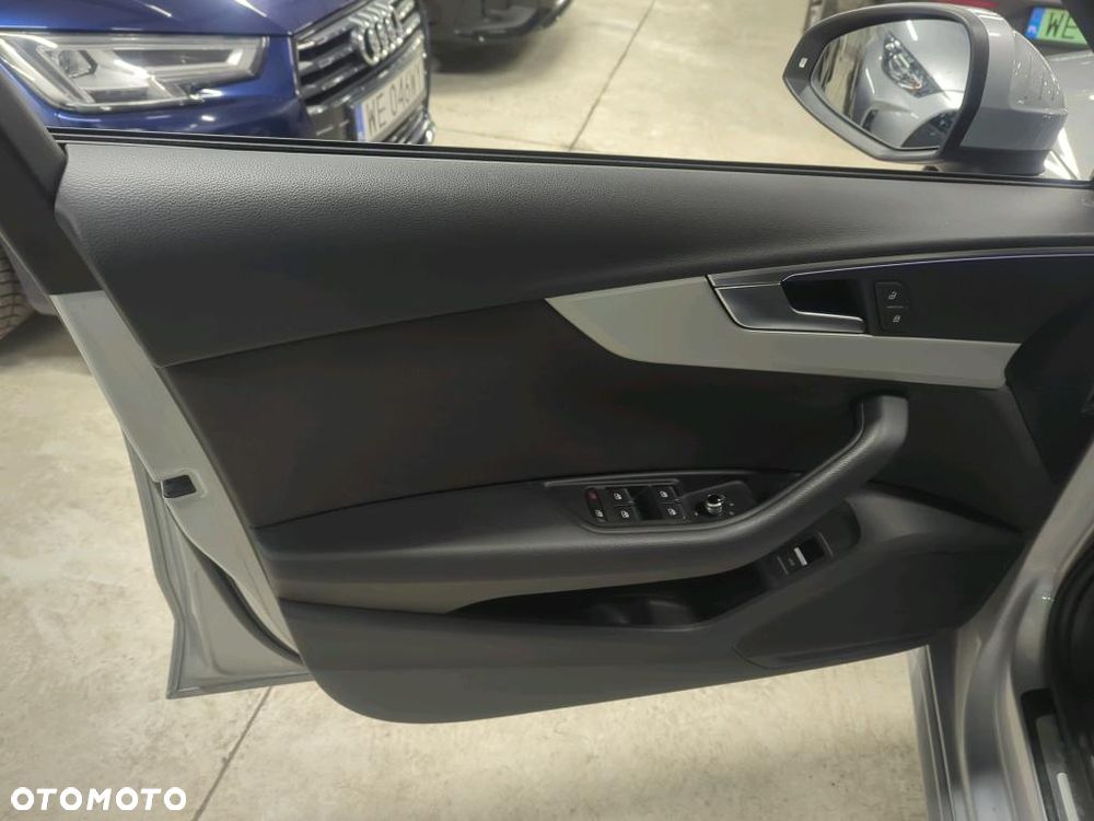 Audi A4 Limousine - 16