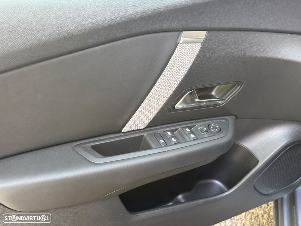 Citroën C4 X 1.2 PureTech Max EAT8 - 32