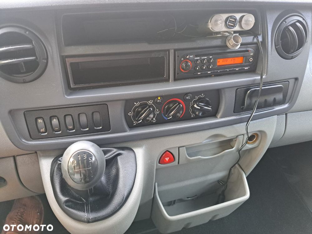 Nissan Interstar - 10