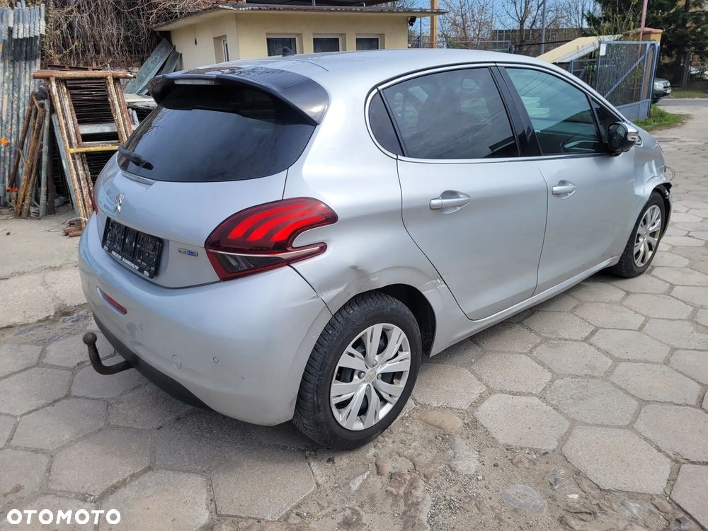 Peugeot 208 - 4