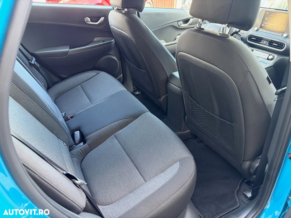 Hyundai KONA Select - 28