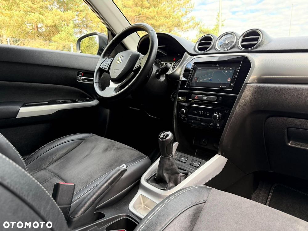 Suzuki Vitara 1.6 Premium 2WD - 23