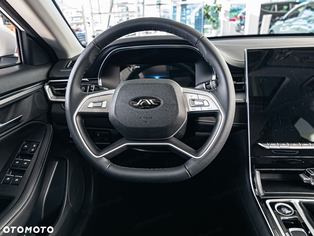 JAC J7 Plus CVT - 12