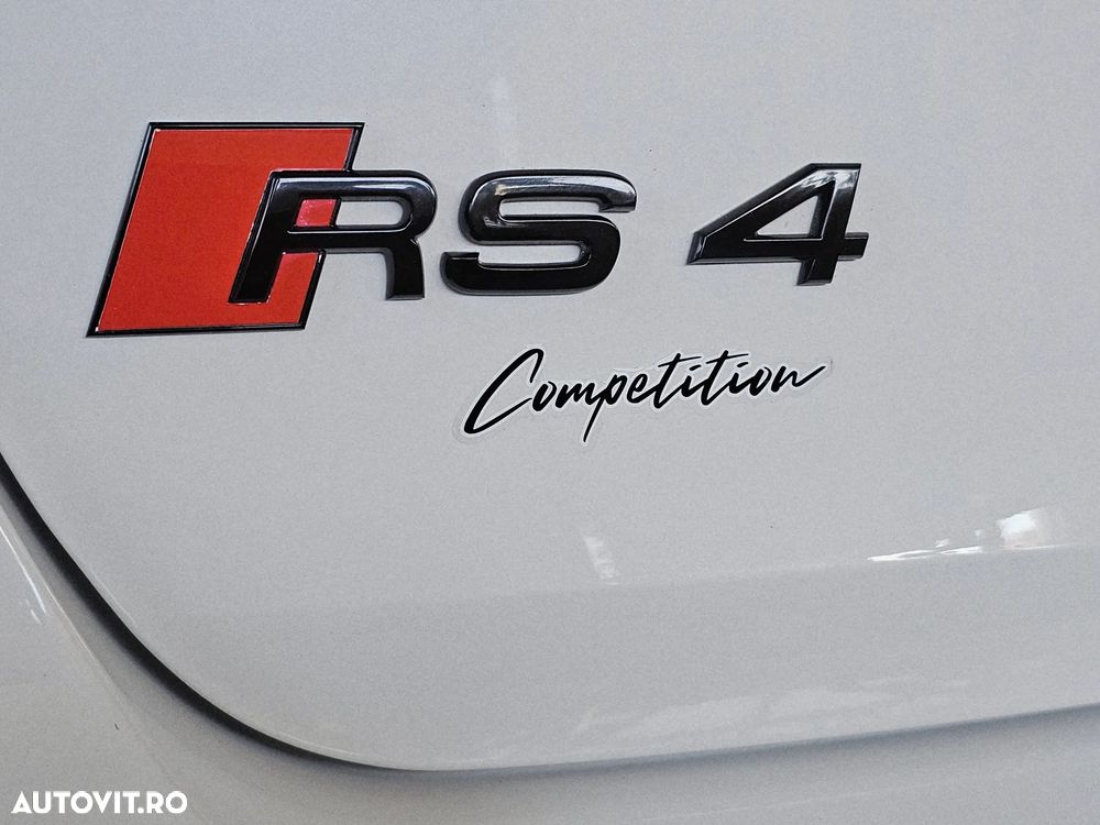 Audi RS4 Avant - 26