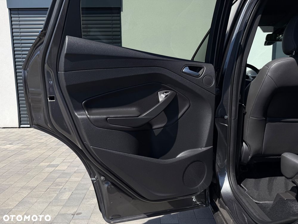 Ford Kuga 1.5 EcoBoost 2x4 ST-Line - 35