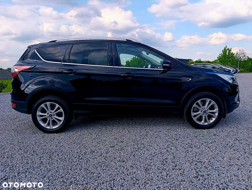 Ford Kuga 2.0 TDCi 2x4 Titanium - 4