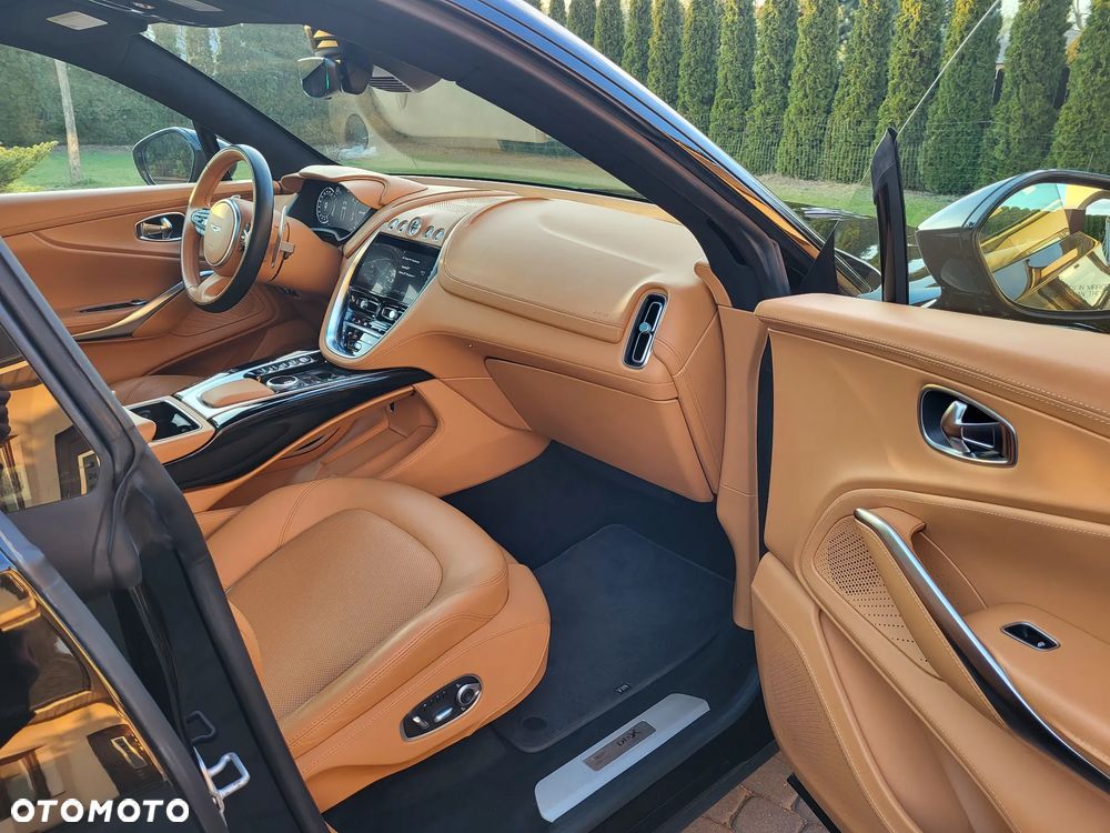 Aston Martin DBX - 18