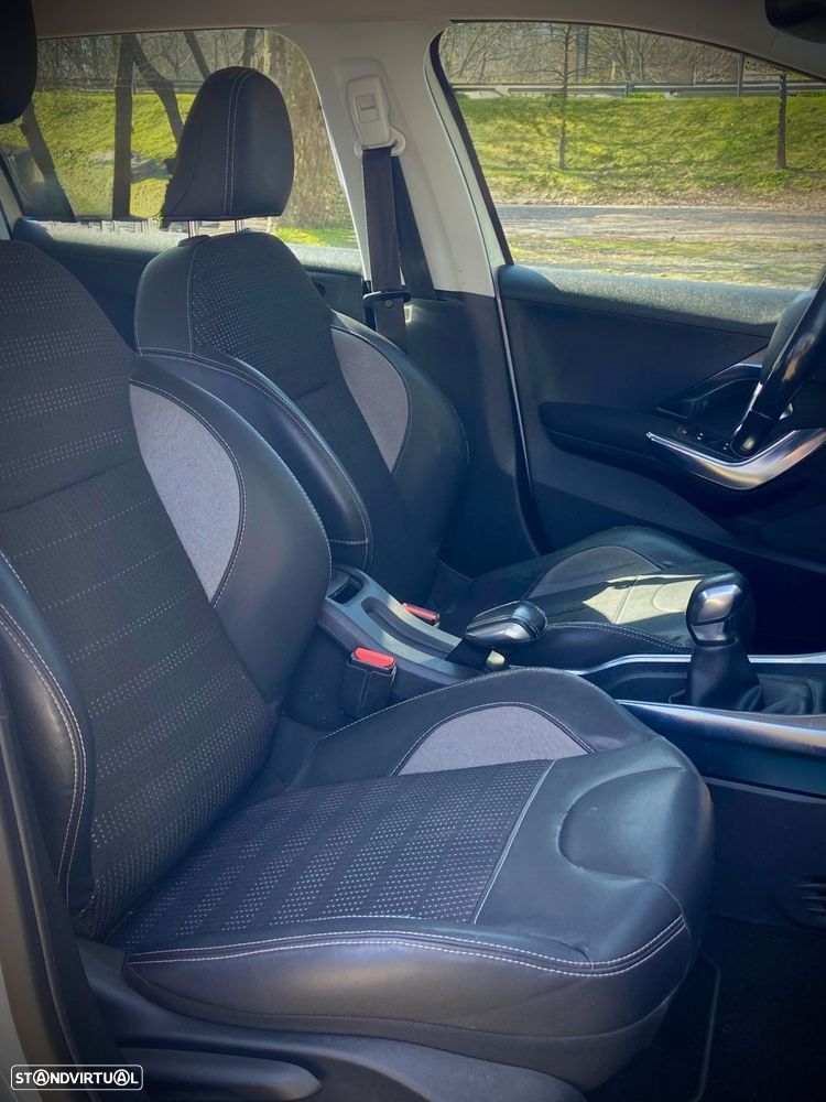 Peugeot 2008 1.2 PureTech Allure - 14