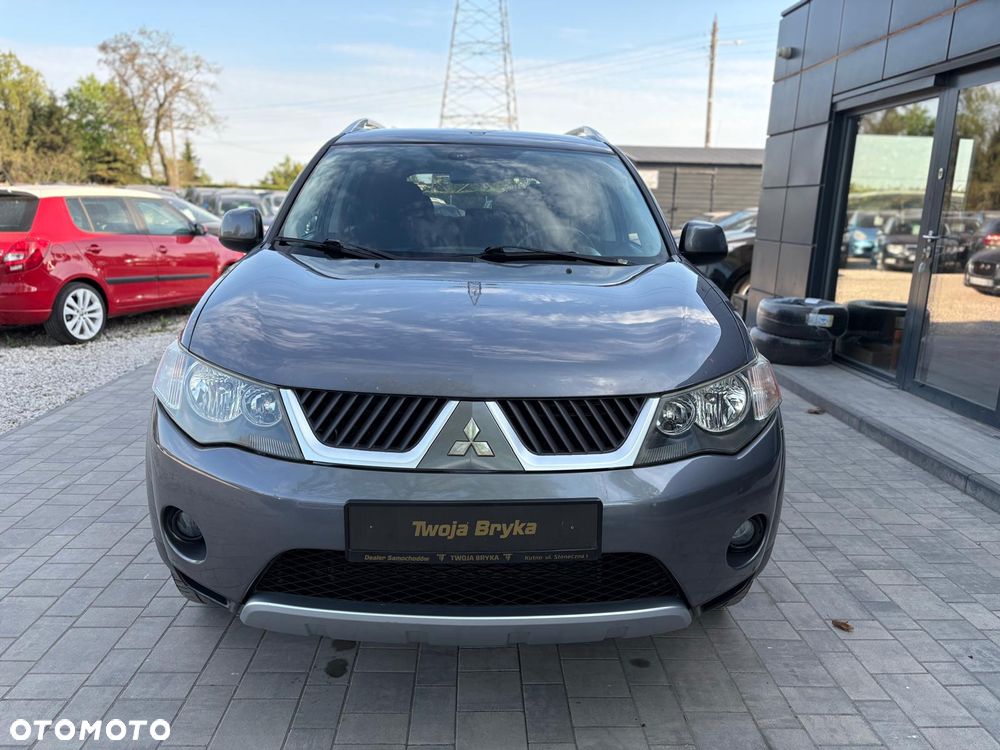 Mitsubishi Outlander - 2