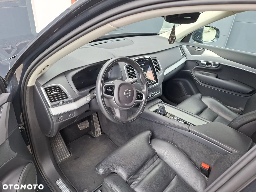 Volvo XC 90 B5 D AWD Momentum Pro - 22