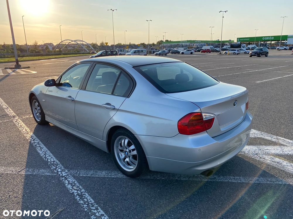 BMW Seria 3 318i - 8
