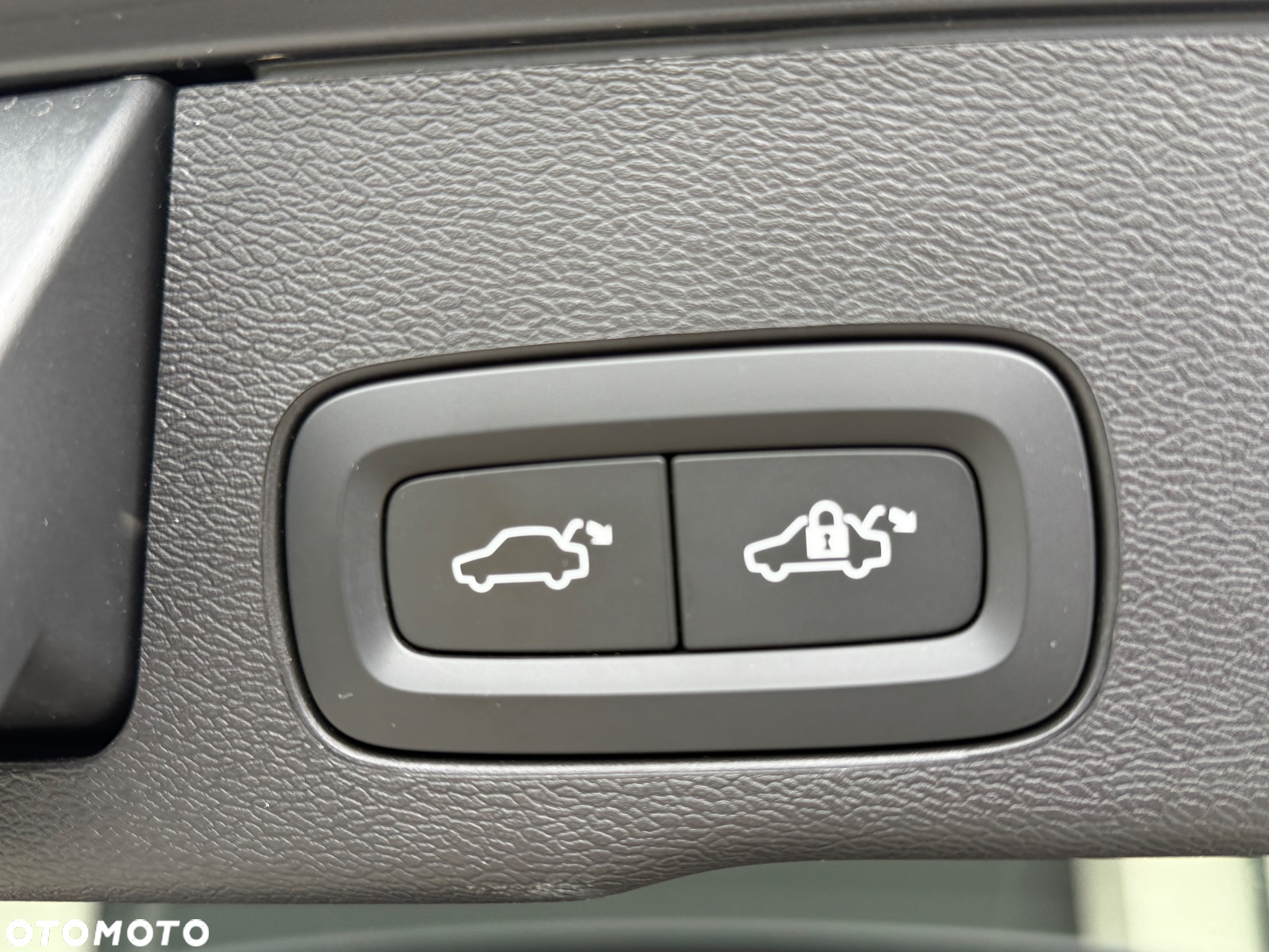 Volvo XC 60 B4 D Geartronic Momentum Pro - 32