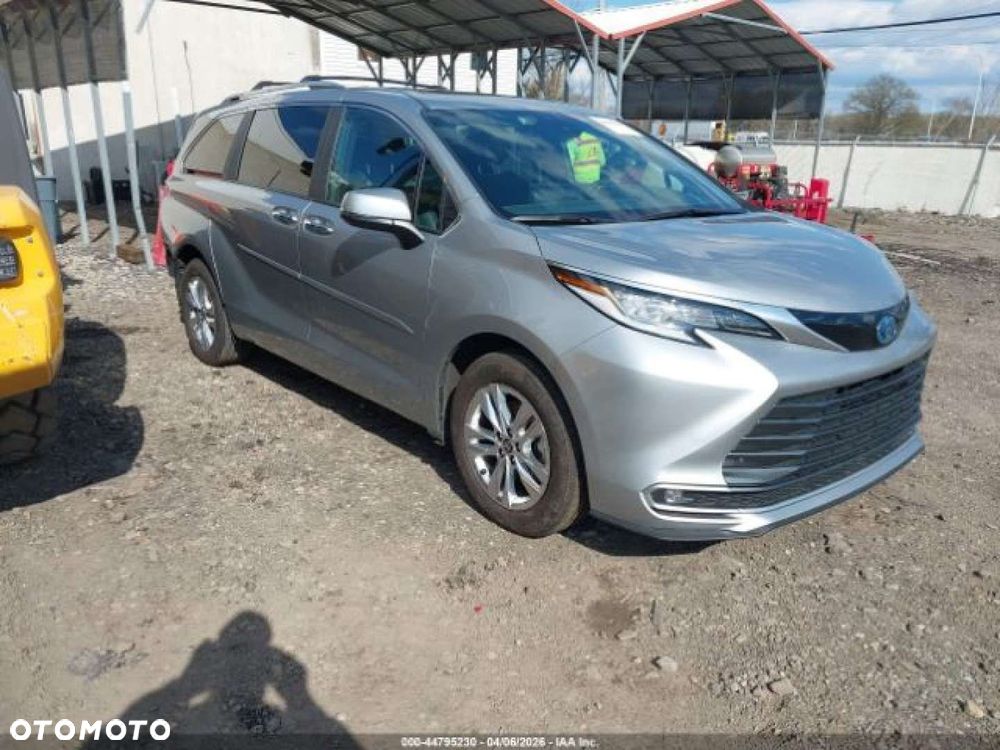 Toyota Sienna - 3