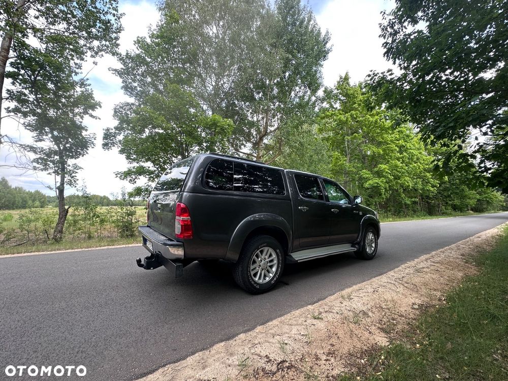 Toyota Hilux 2.5 D-4D SR - 14