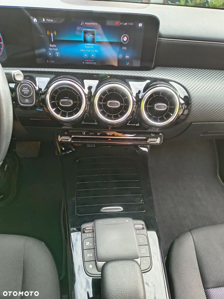 Mercedes-Benz CLA 180 7G-DCT - 25