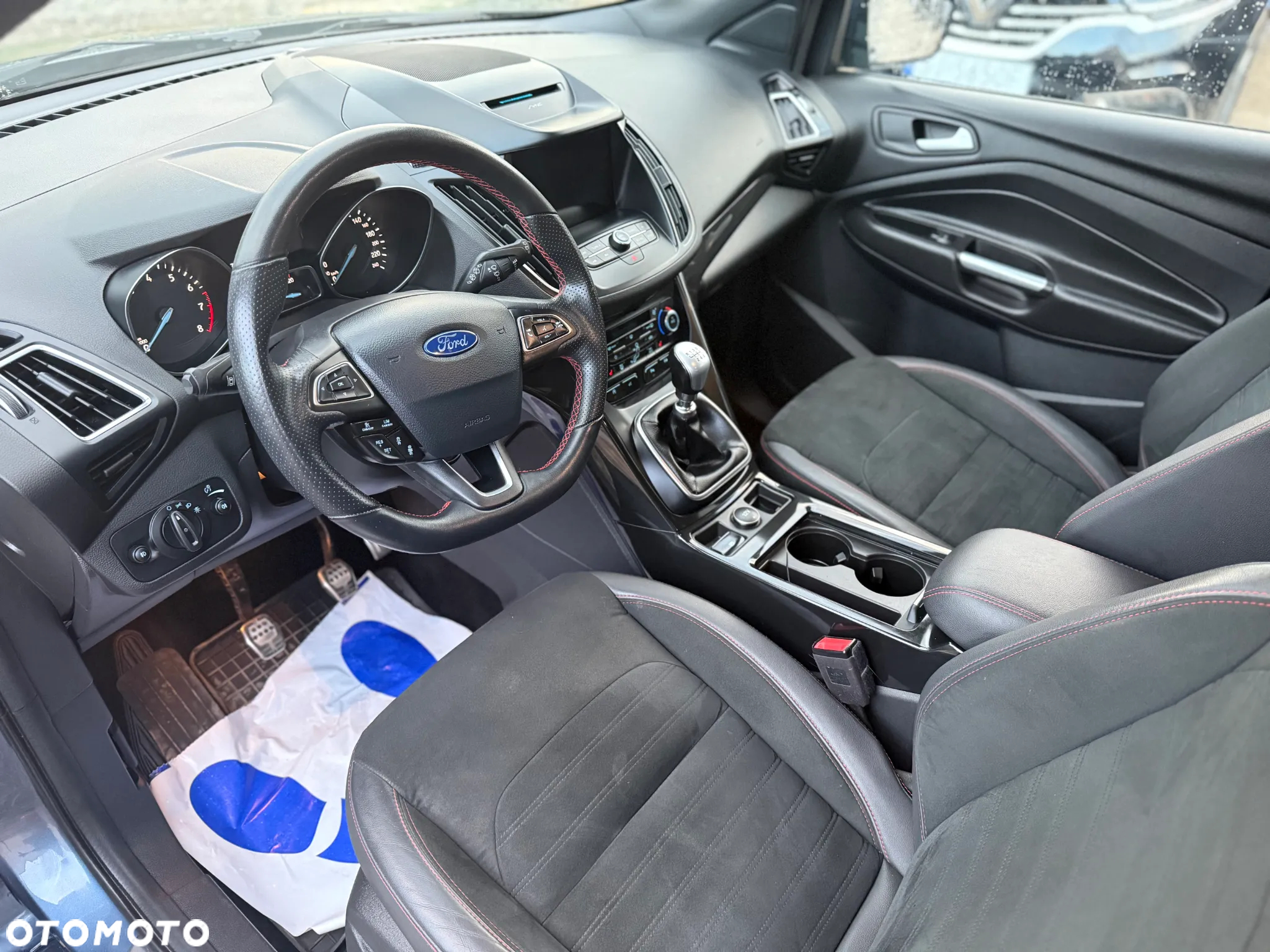 Ford Kuga 1.5 EcoBoost 2x4 ST-Line - 21