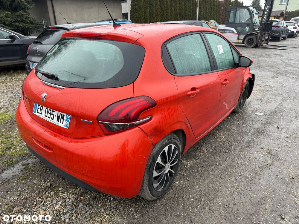 Peugeot 208 1.6 BlueHDi Allure S&S - 5