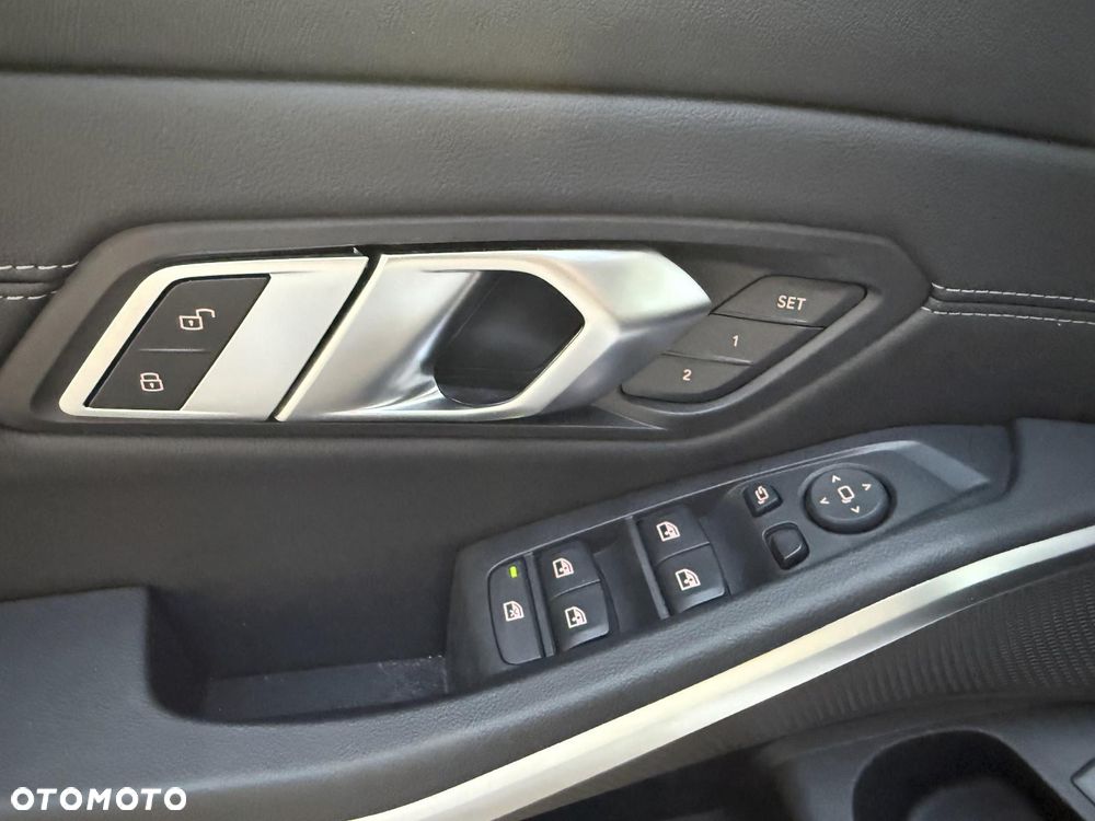 BMW Seria 3 320i Advantage sport - 18