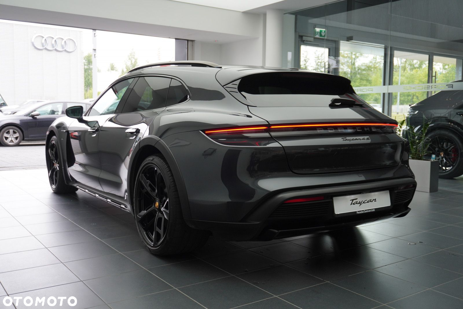 Porsche Taycan 4S Cross Turismo - 6