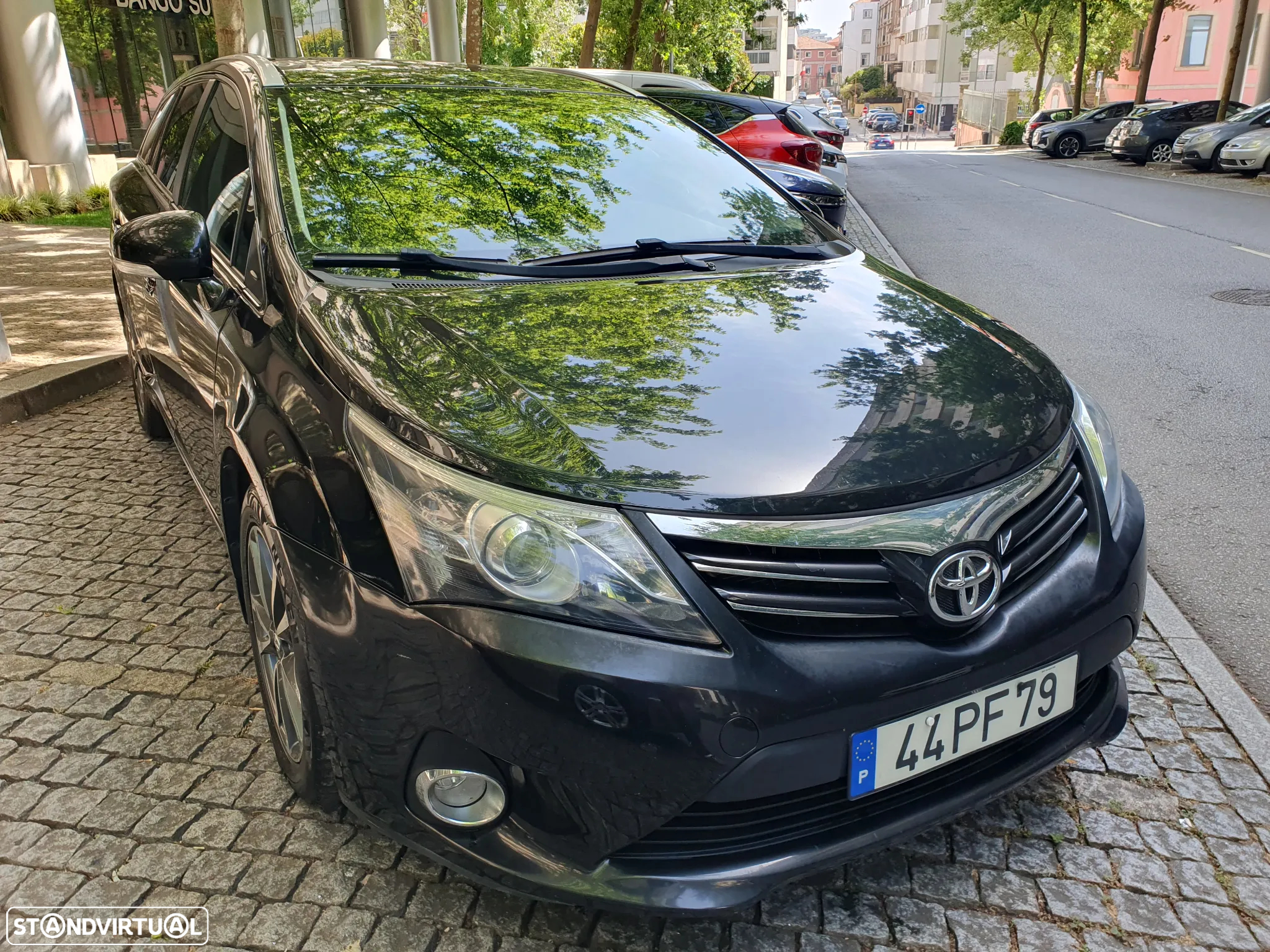Toyota Avensis SW 2.0 D-4D Exclusive - 2