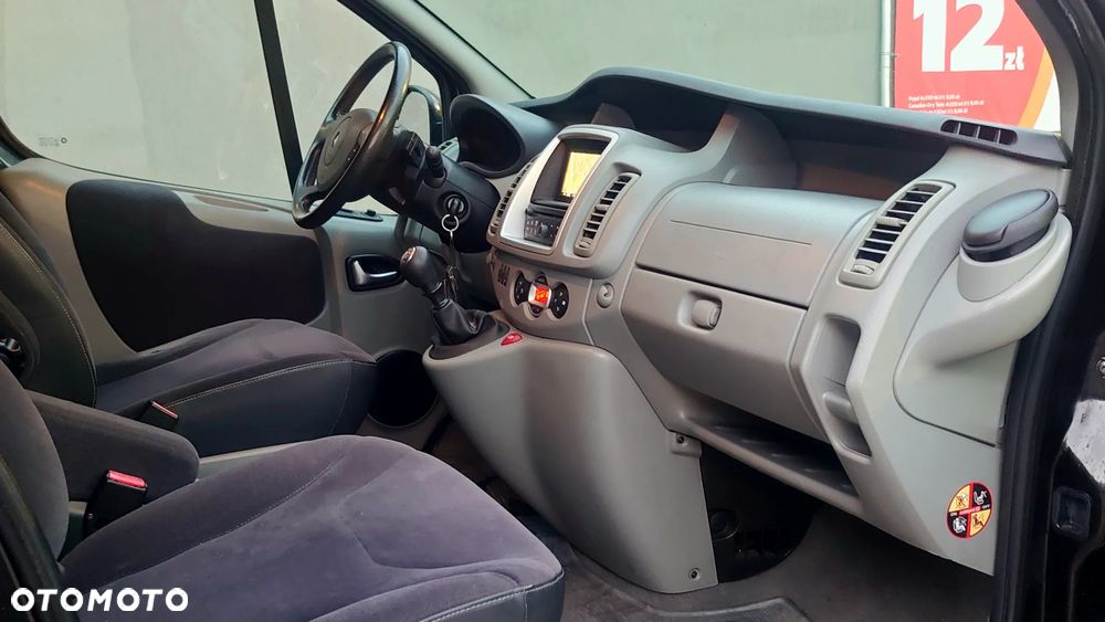 Renault Trafic Grand Passenger Black Edition - 15