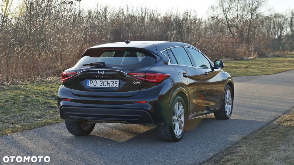 Infiniti Q30 1.5d Premium 7DCT - 3
