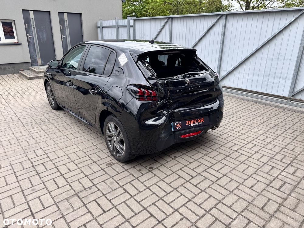 Peugeot 208 - 4