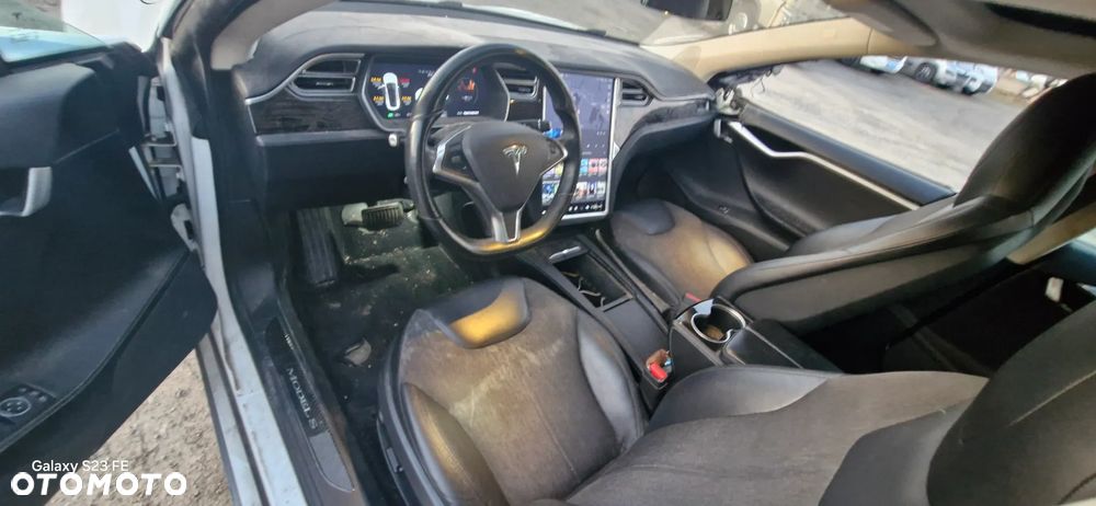 Tesla Model S - 12