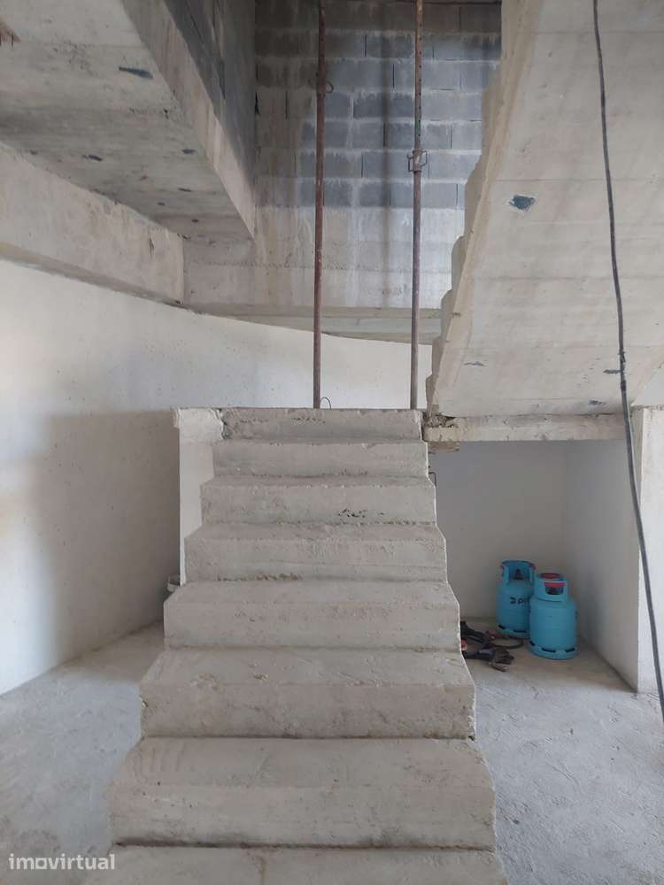 Moradia isolada T3 com garagem, jardim e varanda - Grande imagem: 3/7